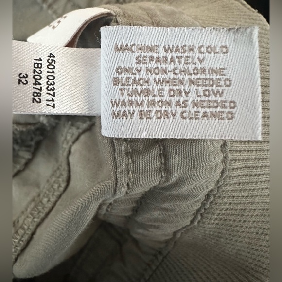 CHICOS CARGO PANTS SZ 2 M 12-14 Beige Tan Khaki Cropped Roll Cuff Button Fly EUC - Picture 8 of 17